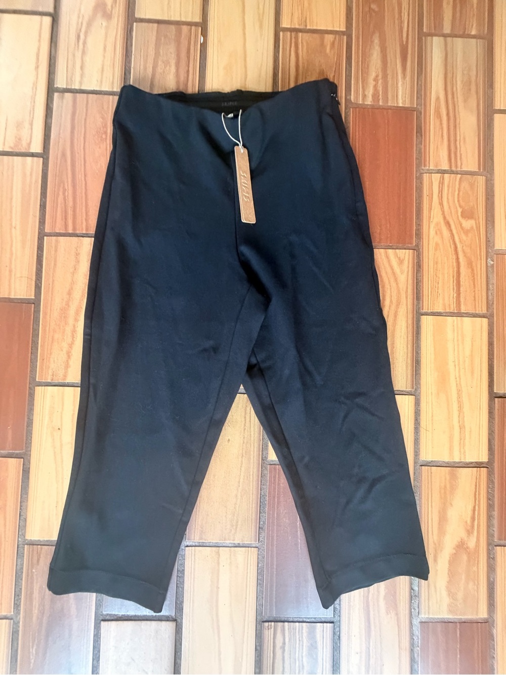 SKIMS Black Cropped Stretch Capris